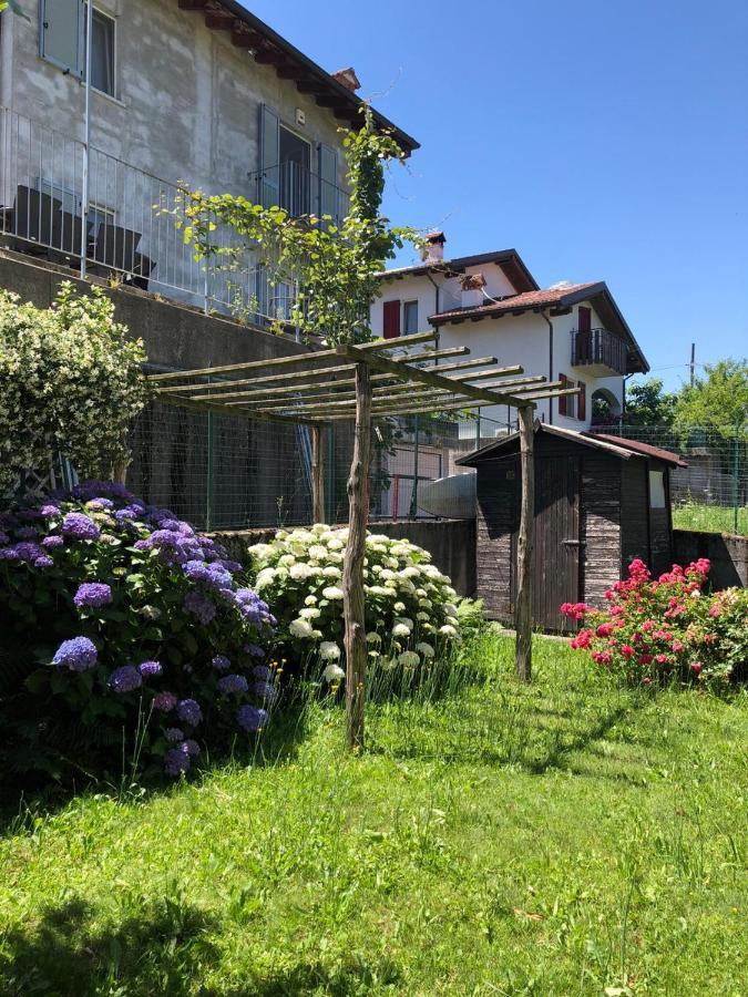 Apartament The Children Smile- With Private Garden Colico Zewnętrze zdjęcie